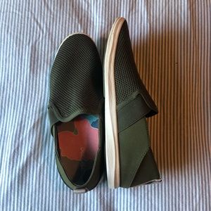 Olukai Peheua women’s slip on shoes